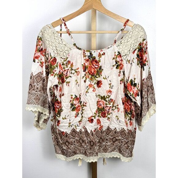 Gorgeous Angie Boho Floral S/S Top w/ Lace Accents EUC Sz S - Picture 2 of 7
